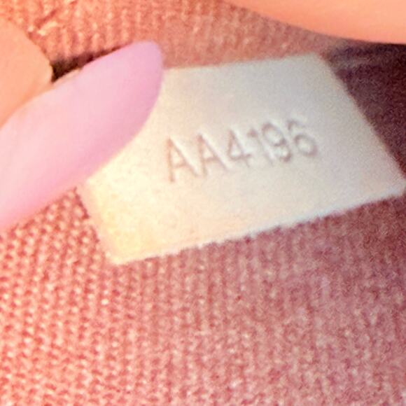 💎✨LUXURY✨💎 Authentic Louis Vuitton Crossbody Bag - Picture 7 of 8